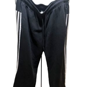 XL. Adidas sweatpants drawstring waist.